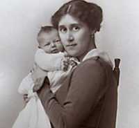 Gwyneth Bebb, now Thomson with her baby daughter Diana, early 1920.